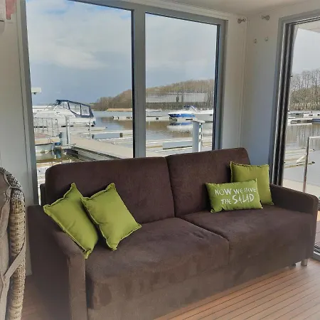 Schwimmendes Ferienhaus Emma Mit Grosszuegiger Dachterrasse