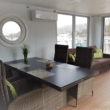 Schwimmendes Ferienhaus Emma Mit Grosszuegiger Dachterrasse Buchholz (Mecklenburg-Vorpommern)