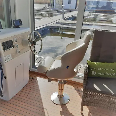 펜션 Schwimmendes Ferienhaus Emma Mit Grosszuegiger Dachterrasse *