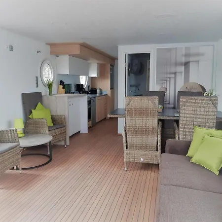 펜션 Schwimmendes Ferienhaus Emma Mit Grosszuegiger Dachterrasse *