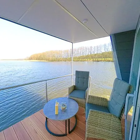 Schwimmendes Ferienhaus Emma Mit Grosszuegiger Dachterrasse
