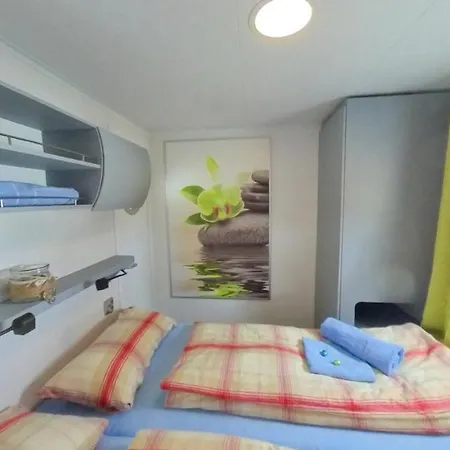 펜션 Schwimmendes Ferienhaus Emma Mit Grosszuegiger Dachterrasse *